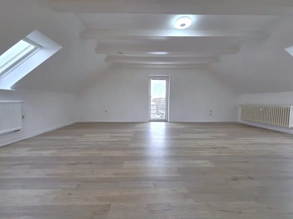Von RTI: Charmante Dachgeschosswohnung in Augsburg-Hochzoll!